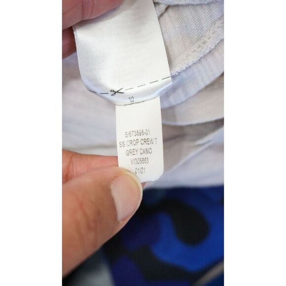 Old Navy Women’s Gray Camo Print Cropped T-Shirt - Size M - Picture 16 of 16